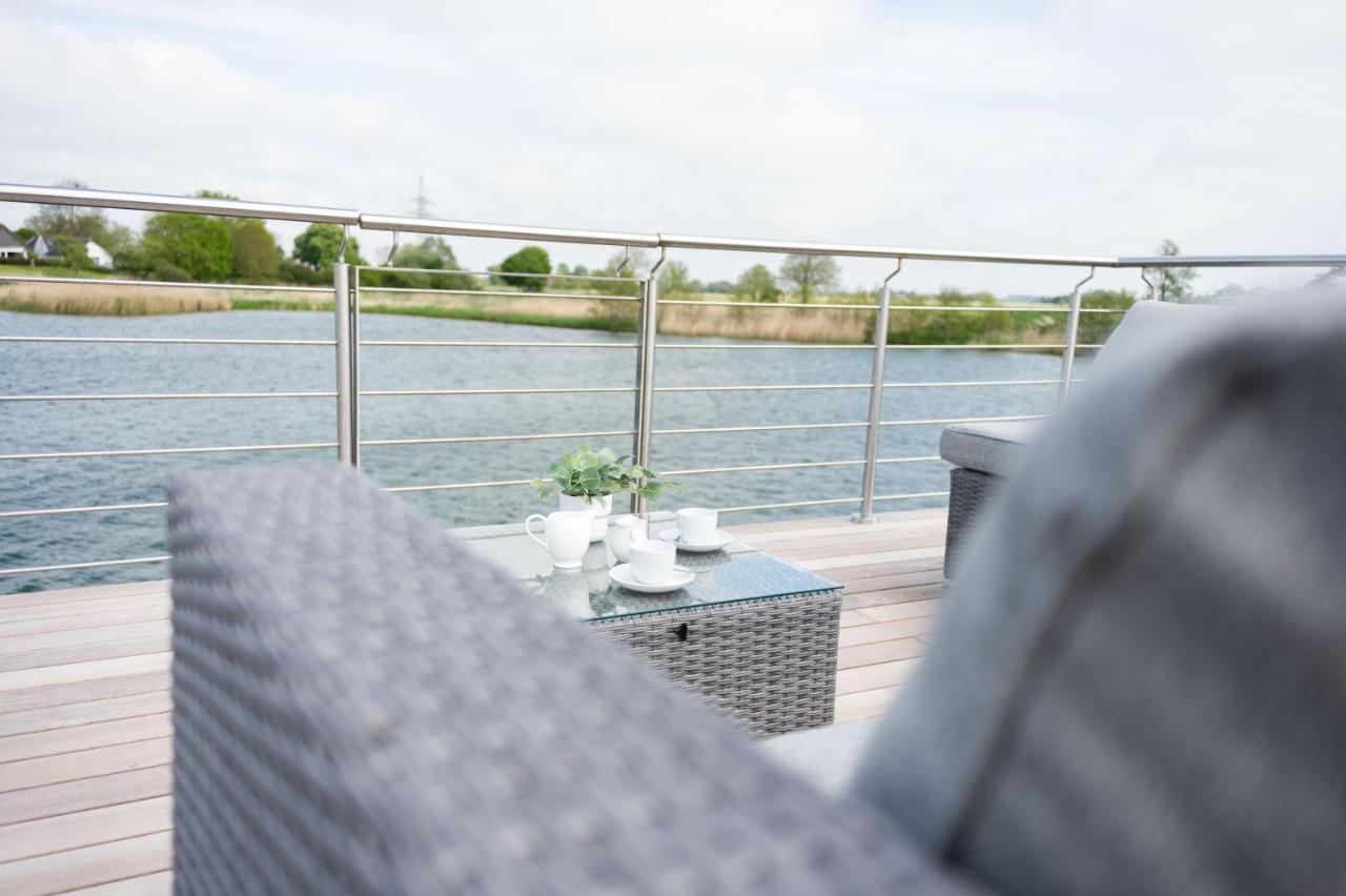 Hausboot Kajuete Am Nixensteg Am Wangermeer Mit Hund Schillig Ngoại thất bức ảnh